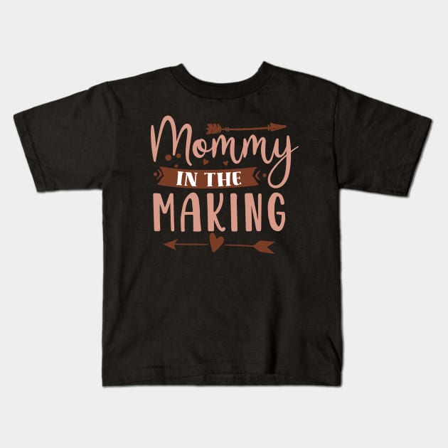 Mommy in the making, Pregnancy Gift, Maternity Gift, Gender Reveal, Mom to Be, Pregnant, Baby Announcement, Pregnancy Announcement Kids T-Shirt by CoApparel